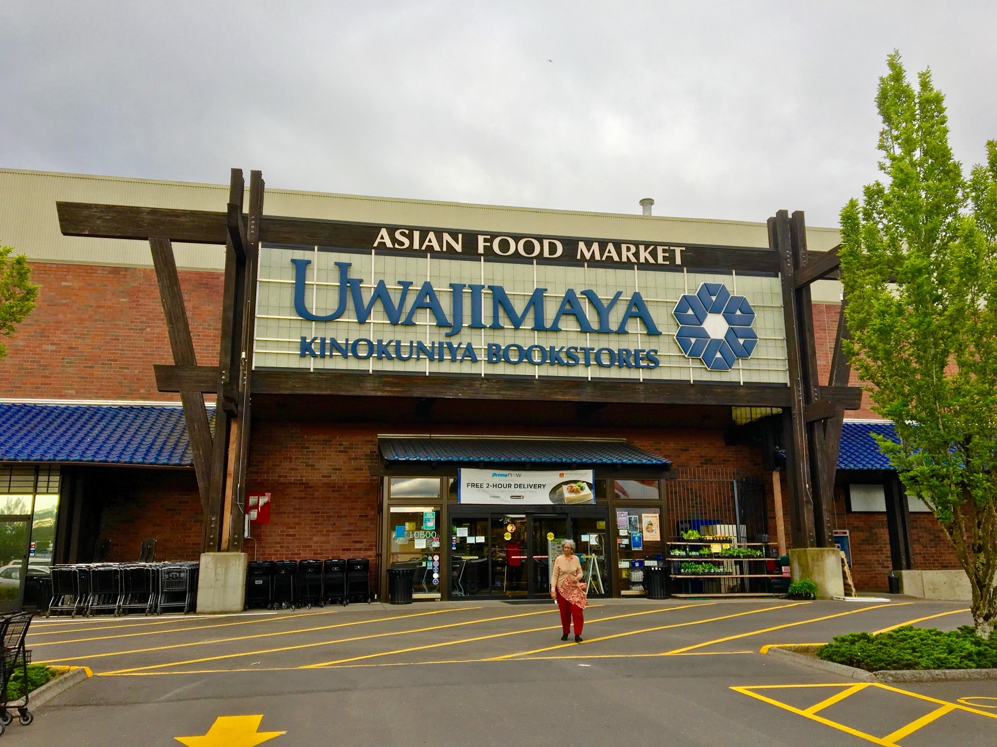 Uwajimaya Asian grocery store exterior in Beaverton, Oregon