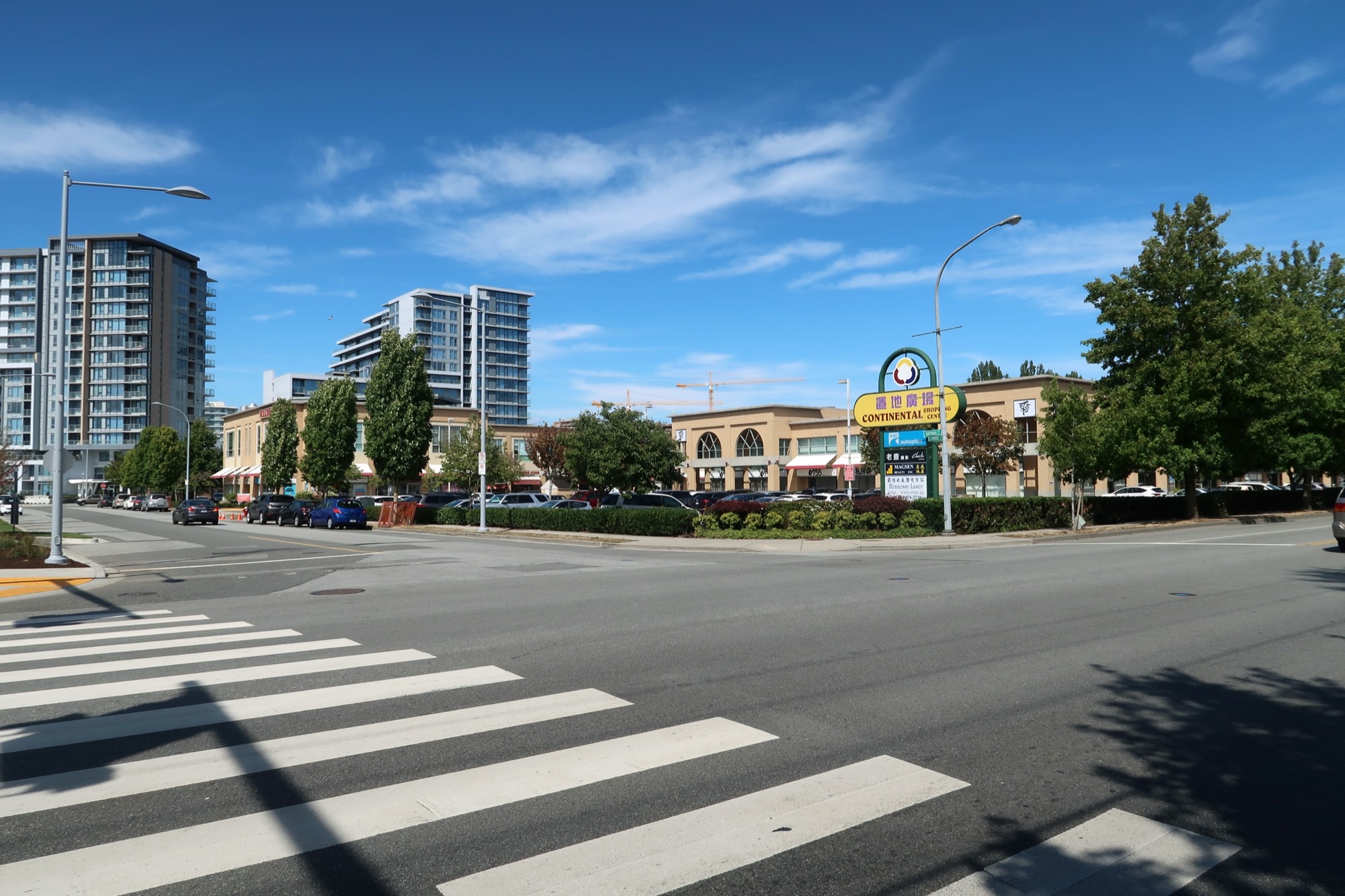 Continental Centre bilingual signage in Richmond, British Columbia