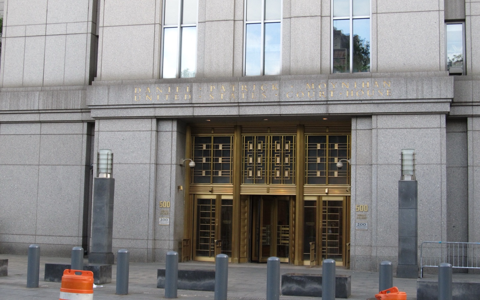 Entrance of the Daniel Patrick Moynihan United States Courthouse at 500 Pearl Street in Manhattan, home of the U.S. District Court for the Southern District of New York