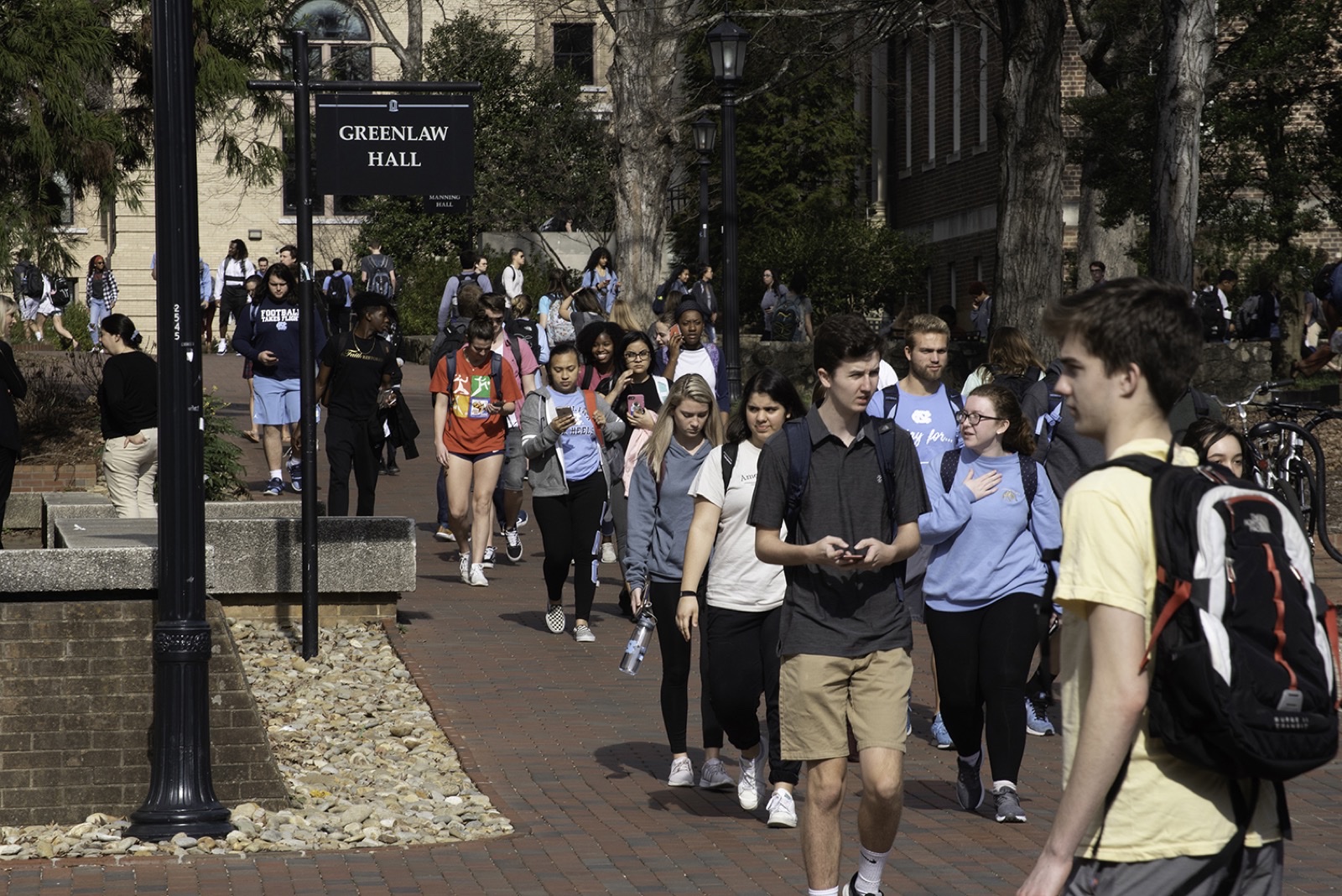 Students walking between classes on a U.S. university campus